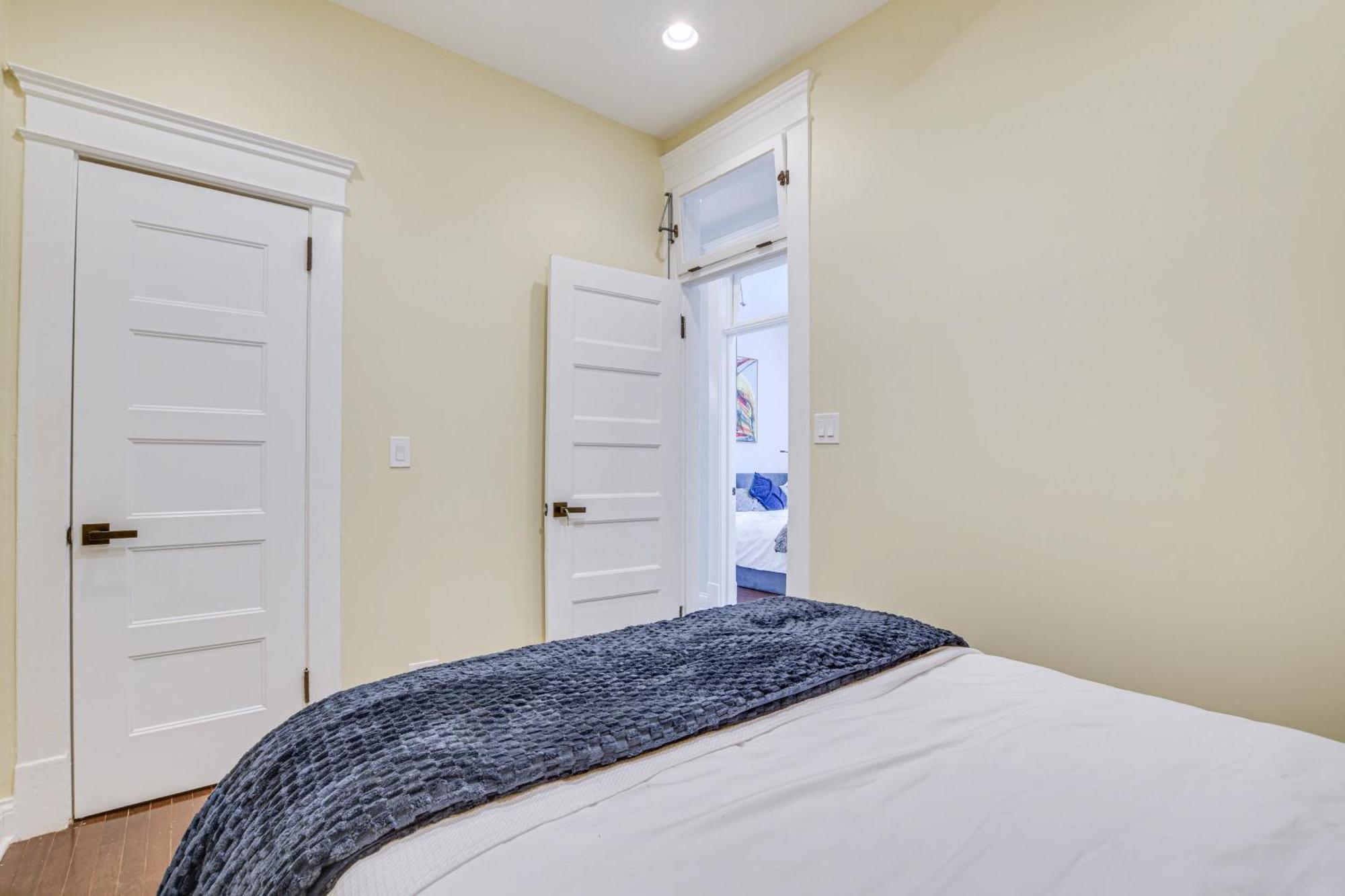 Spacious Condo With Deck About 3 Mi To Downtown Chicago! ภายนอก รูปภาพ