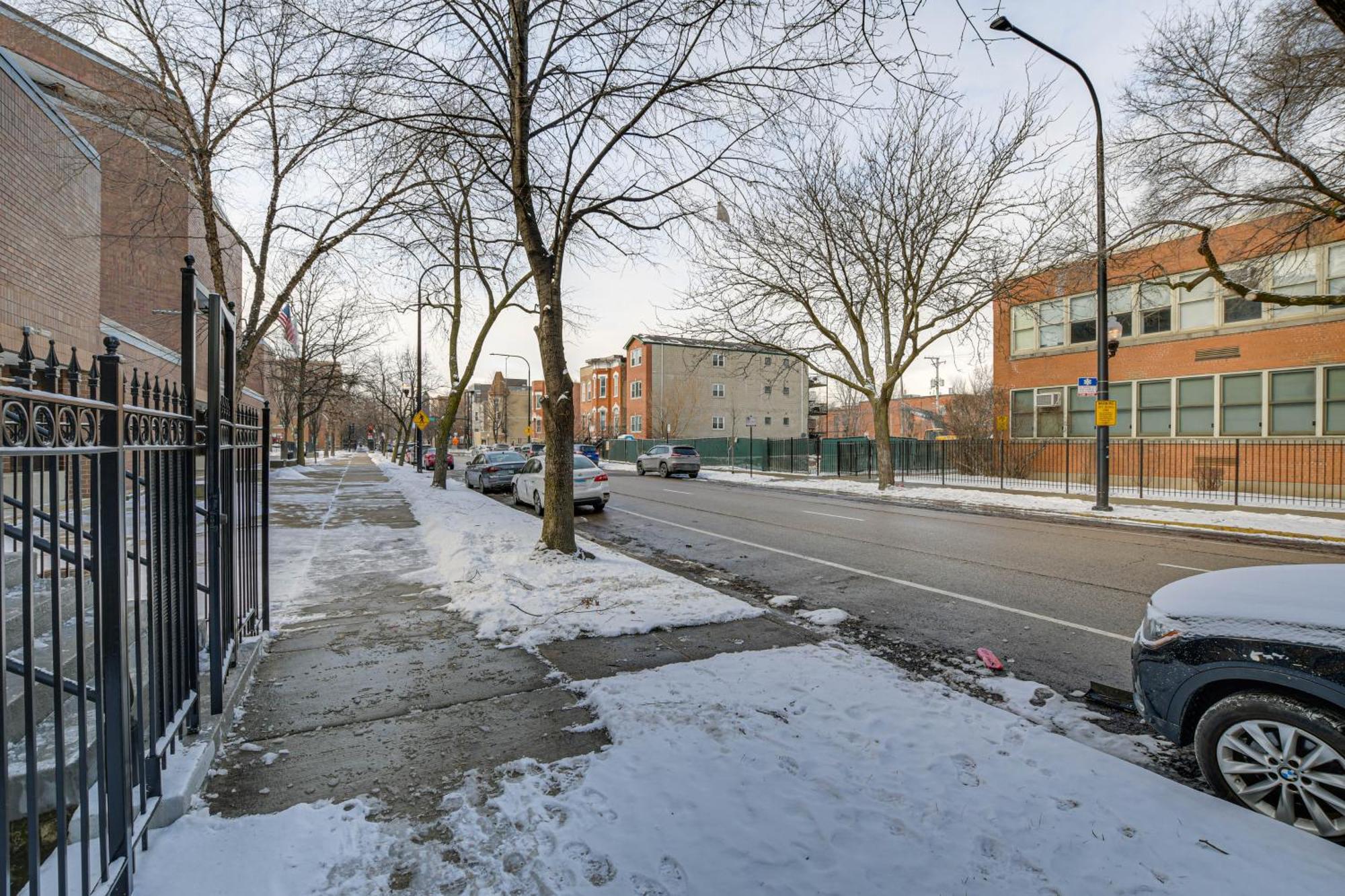 Spacious Condo With Deck About 3 Mi To Downtown Chicago! ภายนอก รูปภาพ