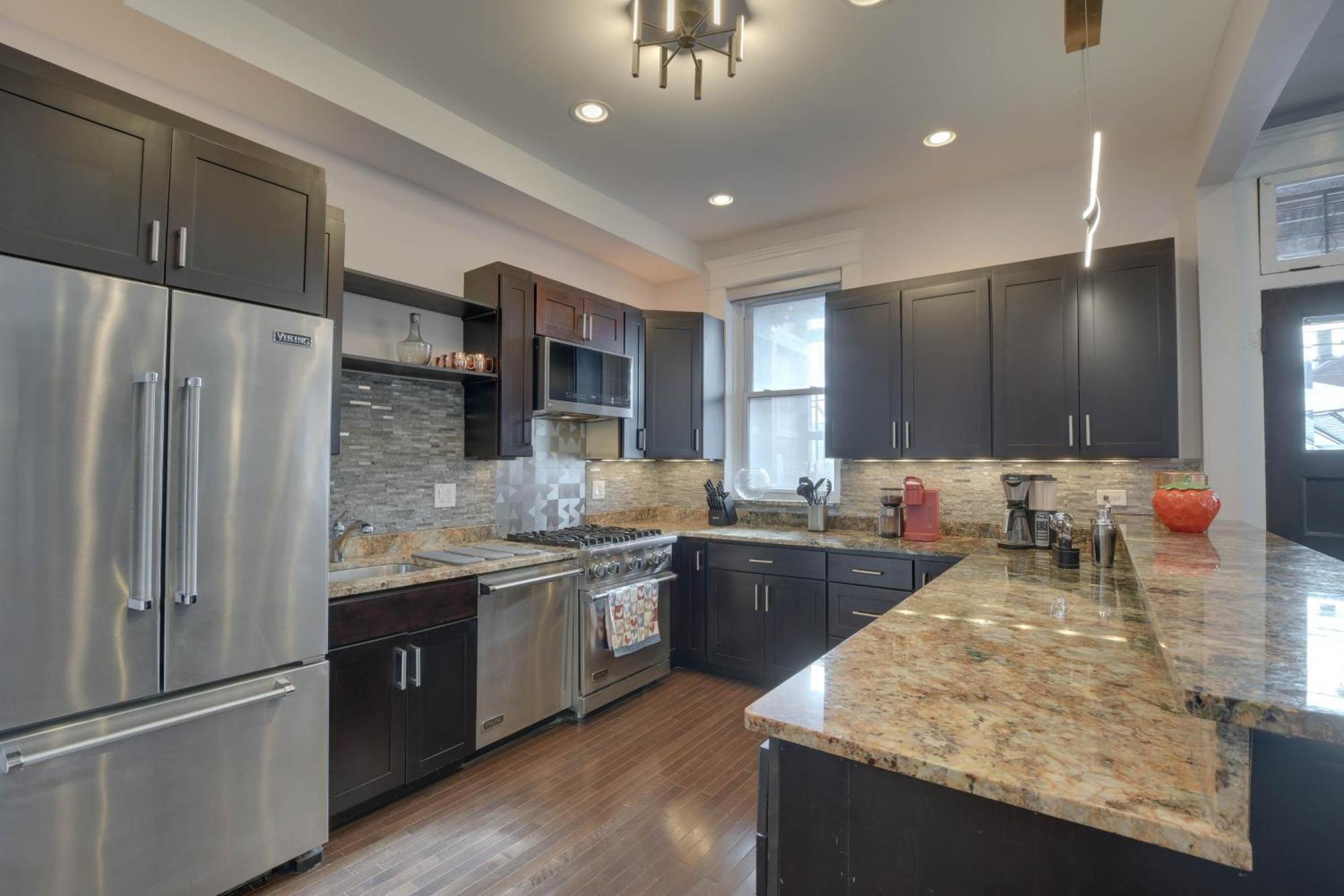 Spacious Condo With Deck About 3 Mi To Downtown Chicago! ภายนอก รูปภาพ