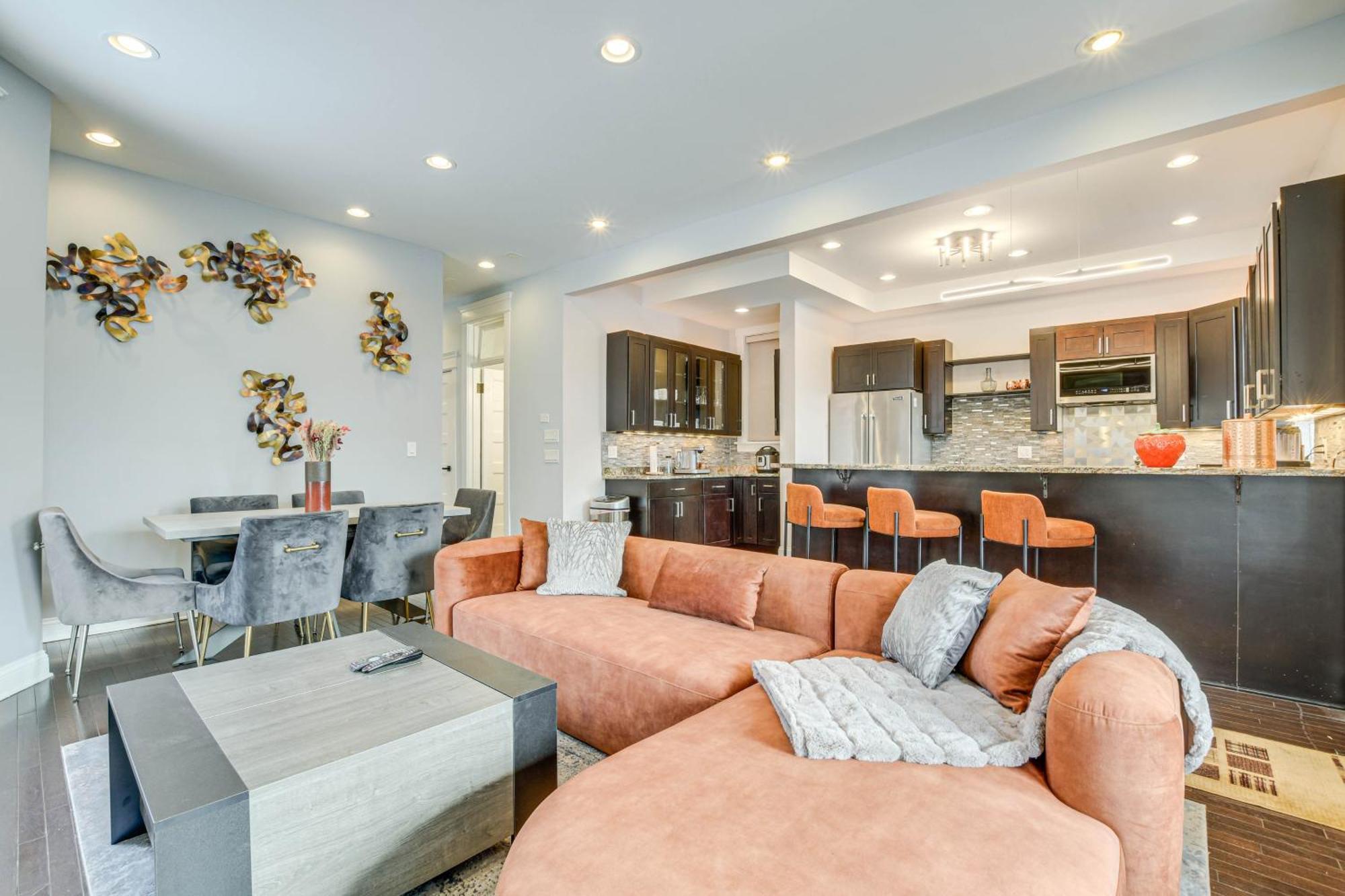Spacious Condo With Deck About 3 Mi To Downtown Chicago! ภายนอก รูปภาพ