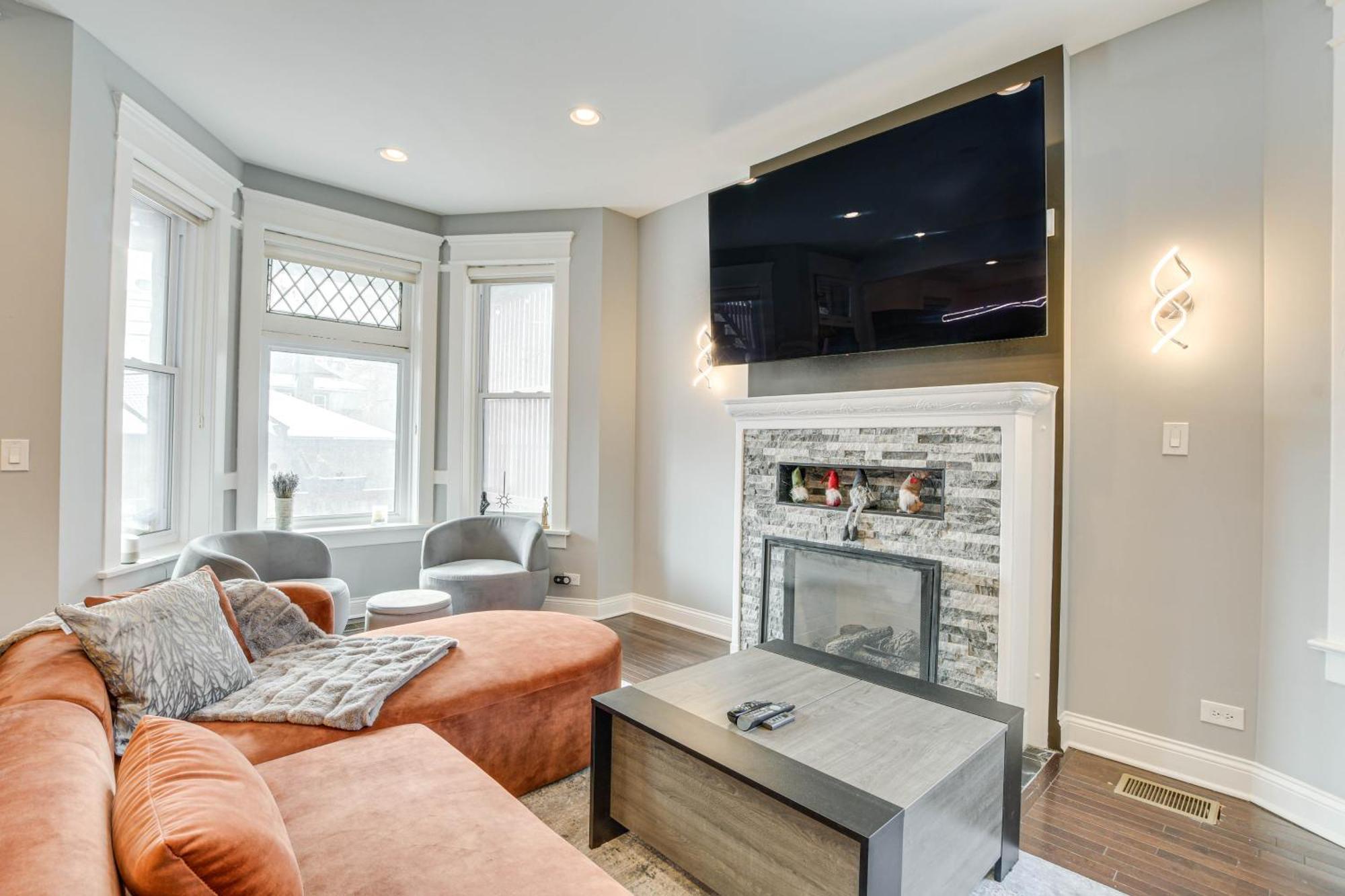 Spacious Condo With Deck About 3 Mi To Downtown Chicago! ภายนอก รูปภาพ