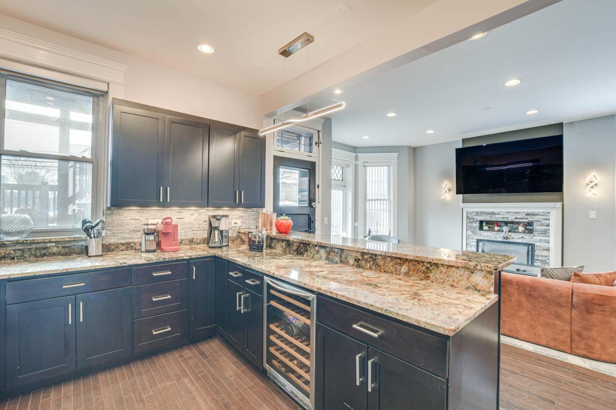 Spacious Condo With Deck About 3 Mi To Downtown Chicago! ภายนอก รูปภาพ