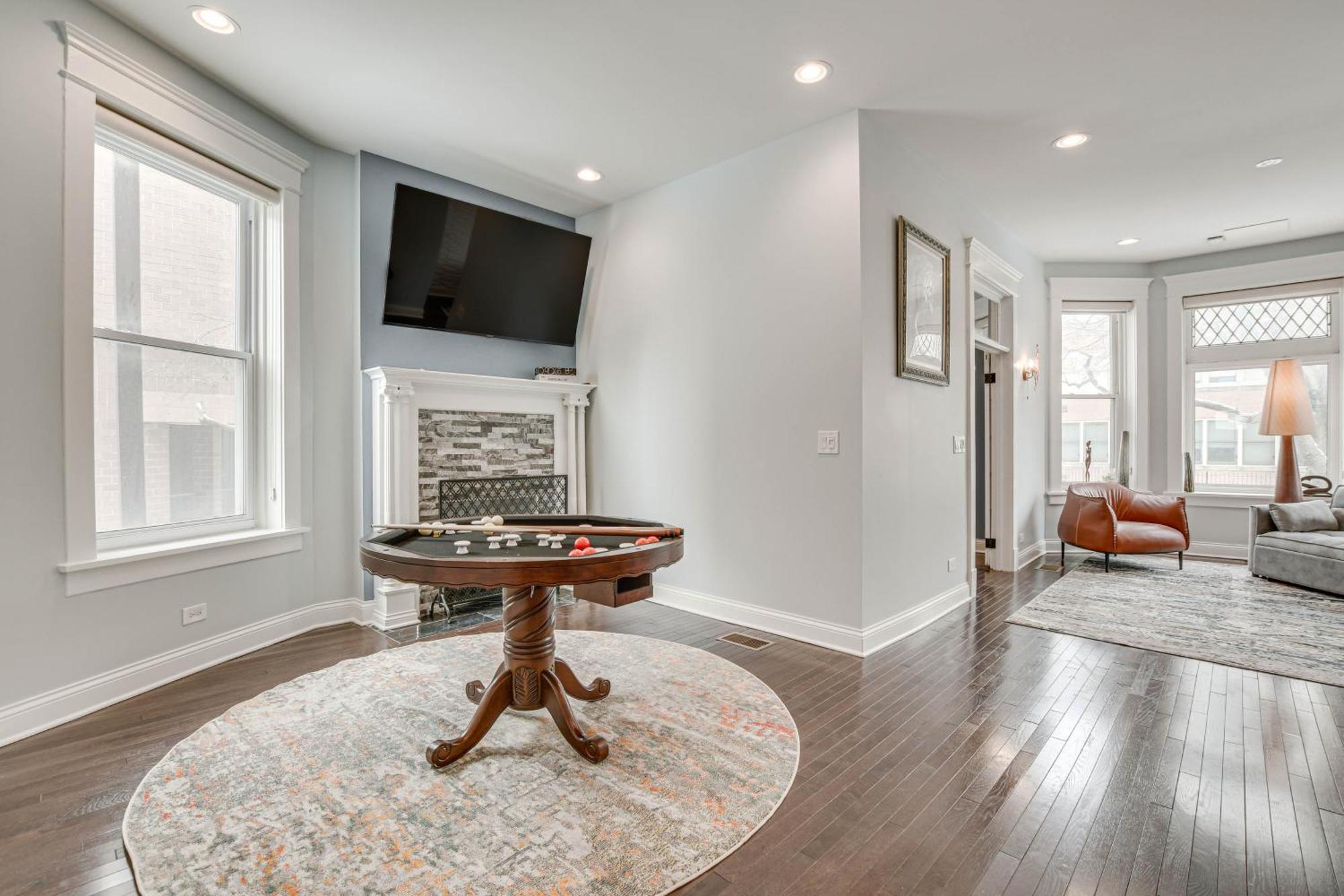 Spacious Condo With Deck About 3 Mi To Downtown Chicago! ภายนอก รูปภาพ