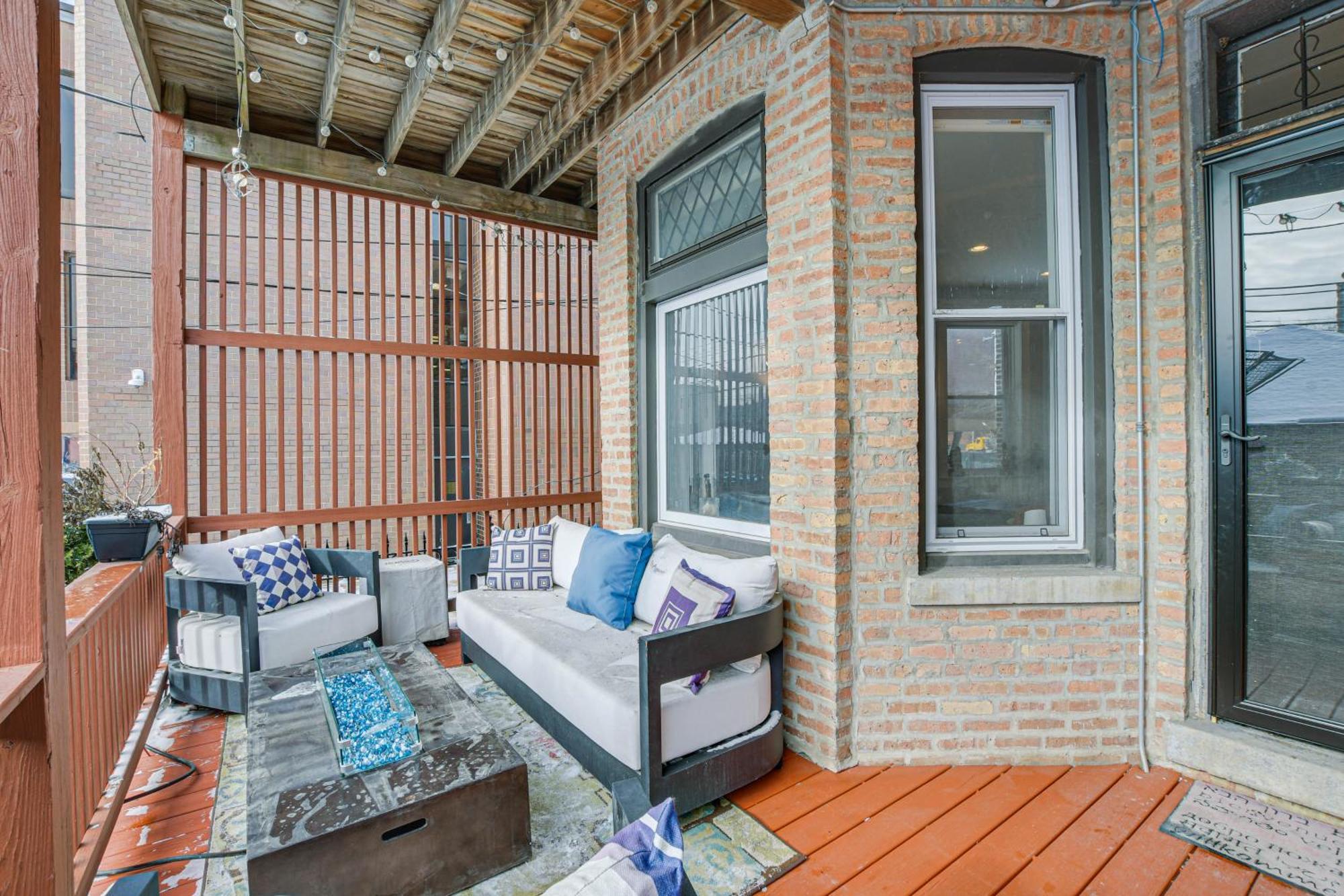 Spacious Condo With Deck About 3 Mi To Downtown Chicago! ภายนอก รูปภาพ