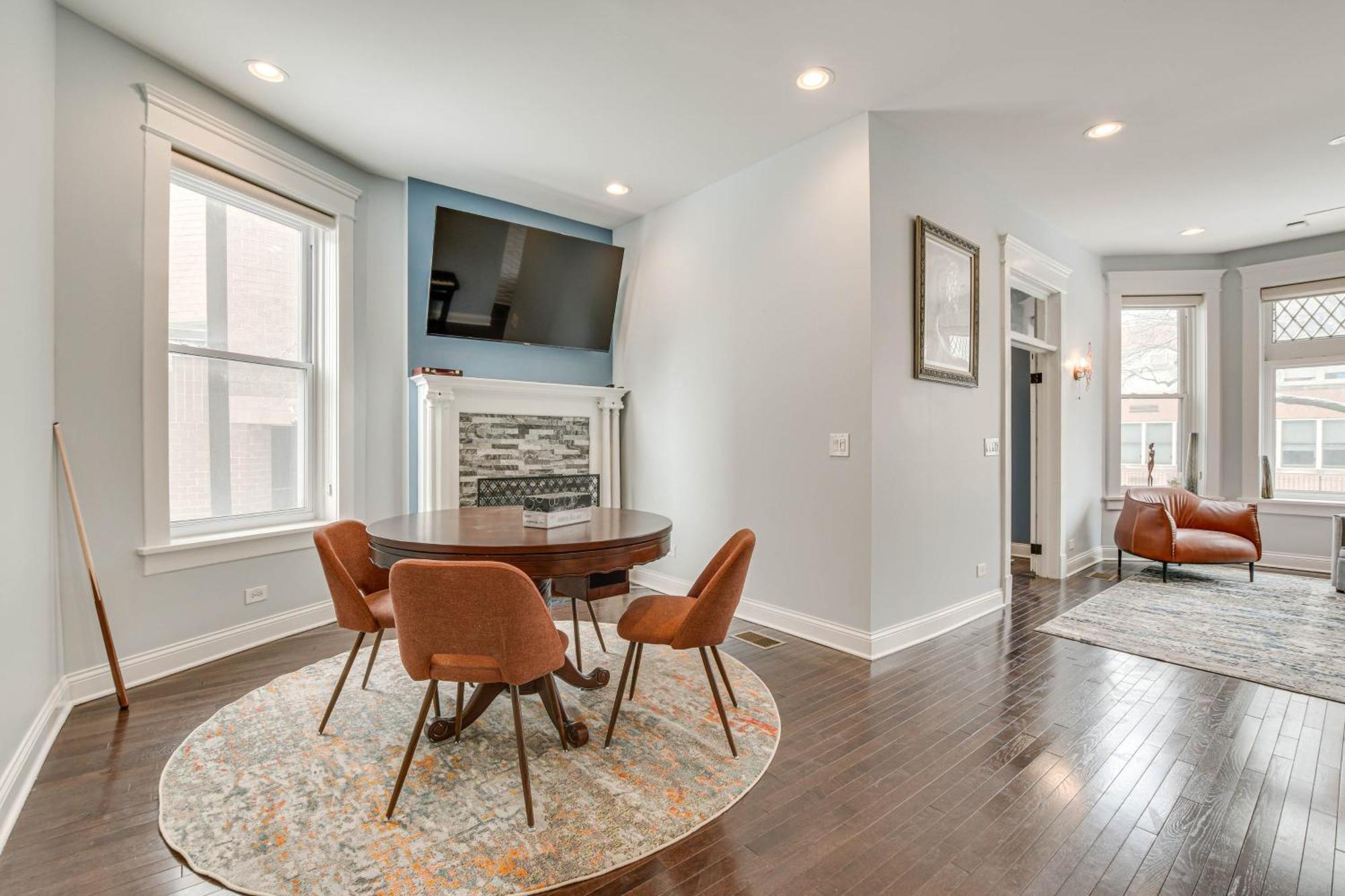 Spacious Condo With Deck About 3 Mi To Downtown Chicago! ภายนอก รูปภาพ